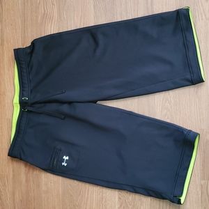Under Armour Black Heat Gear Semi Fitted Athletic Capri Pants Women's Size Small